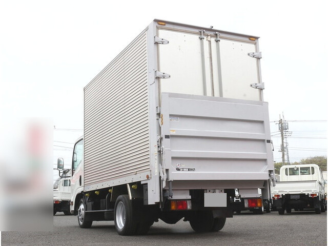 いすゞエルフアルミバン小型（2t・3t）[写真02]