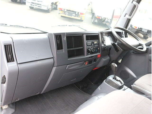 いすゞエルフアルミバン小型（2t・3t）[写真32]