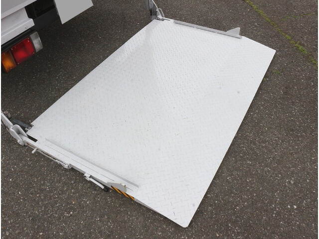 いすゞエルフアルミバン小型（2t・3t）[写真08]