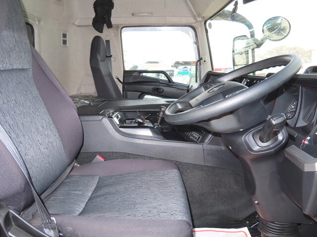 三菱ふそうスーパーグレートアルミウイング大型（10t）[写真17]