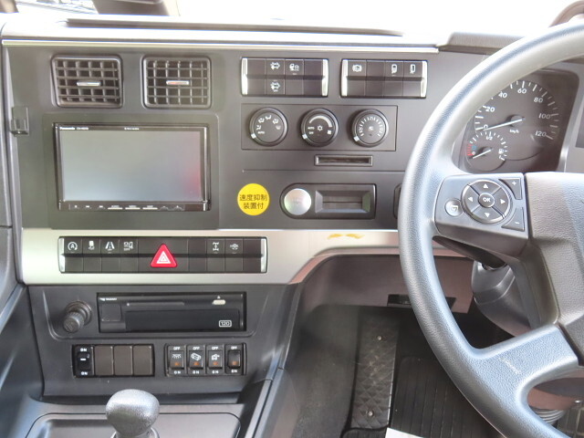 三菱ふそうスーパーグレートアルミウイング大型（10t）[写真20]