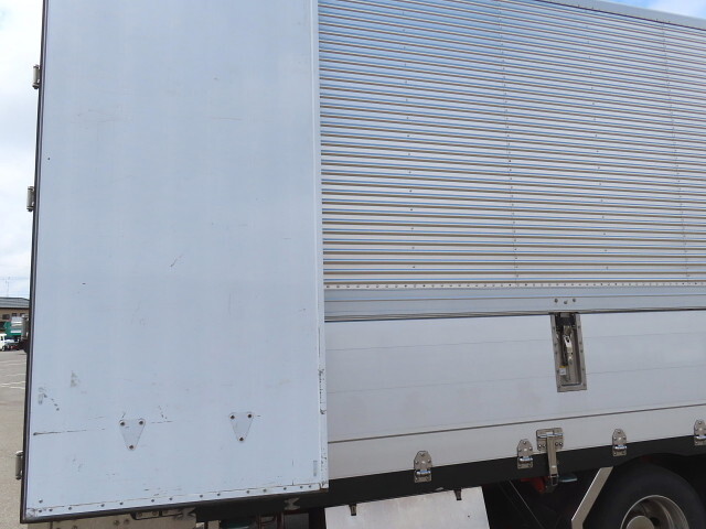 三菱ふそうスーパーグレートアルミウイング大型（10t）[写真31]