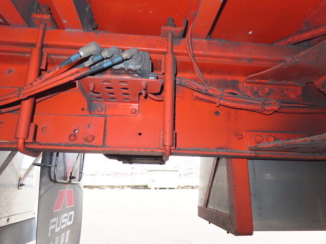 三菱ふそうスーパーグレートアルミウイング大型（10t）[写真11]