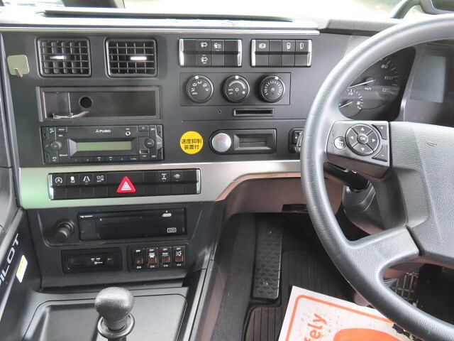 三菱ふそうスーパーグレートアルミウイング大型（10t）[写真23]