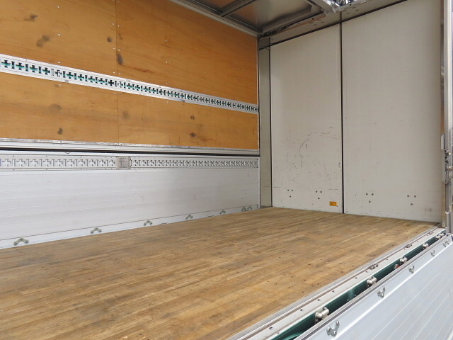 三菱ふそうスーパーグレートアルミウイング大型（10t）[写真28]