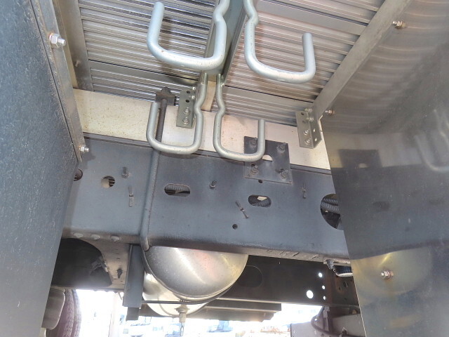 いすゞフォワードアルミバン中型（4t）[写真10]