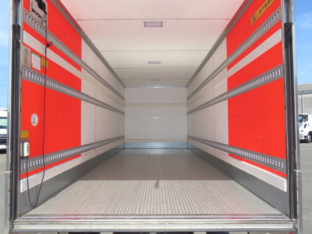 いすゞフォワードアルミバン中型（4t）[写真30]