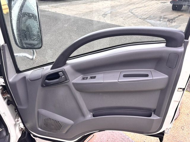 いすゞエルフアルミバン小型（2t・3t）[写真31]