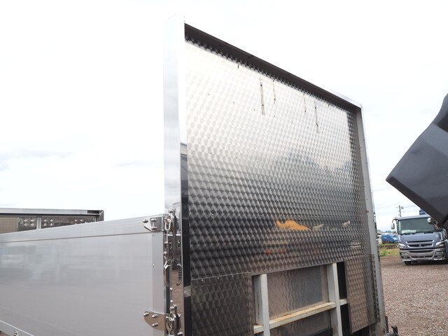 三菱ふそうキャンターアルミブロック小型（2t・3t）[写真07]