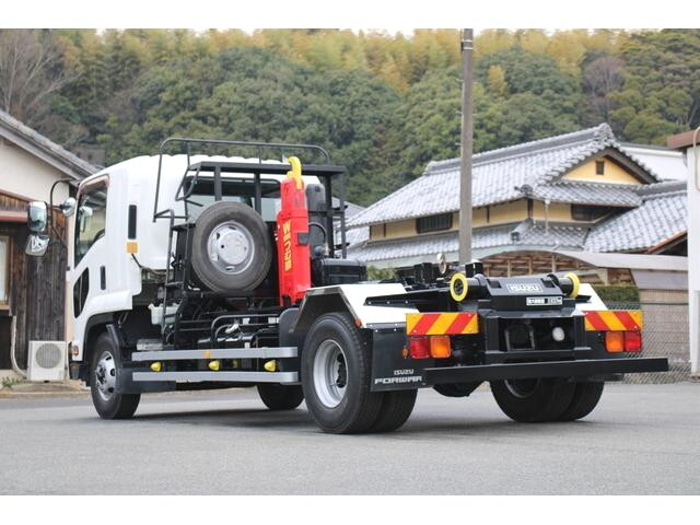 いすゞフォワードコンテナ専用車中型（4t）[写真02]