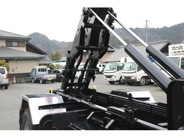 いすゞフォワードコンテナ専用車中型（4t）[写真23]