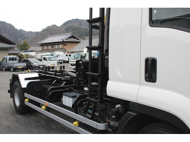 いすゞフォワードコンテナ専用車中型（4t）[写真08]