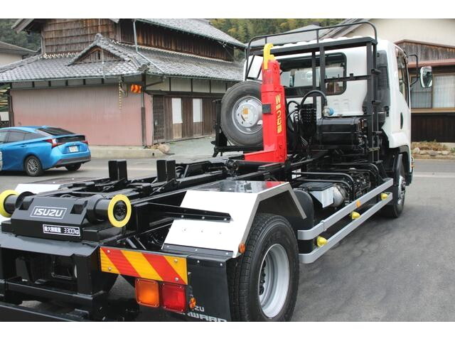 いすゞフォワードコンテナ専用車中型（4t）[写真09]