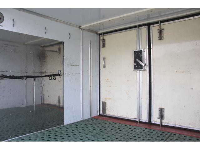 三菱ふそうキャンター冷凍車（冷蔵車）小型（2t・3t）[写真18]