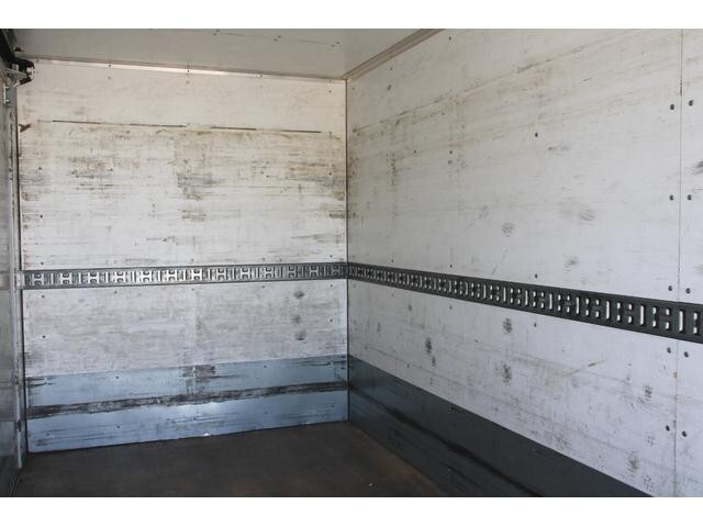 いすゞエルフアルミバン小型（2t・3t）[写真16]