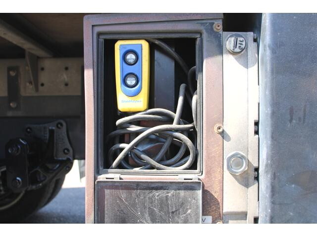 いすゞエルフアルミバン小型（2t・3t）[写真21]