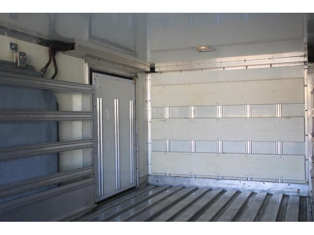 いすゞエルフ冷凍車（冷蔵車）小型（2t・3t）[写真14]