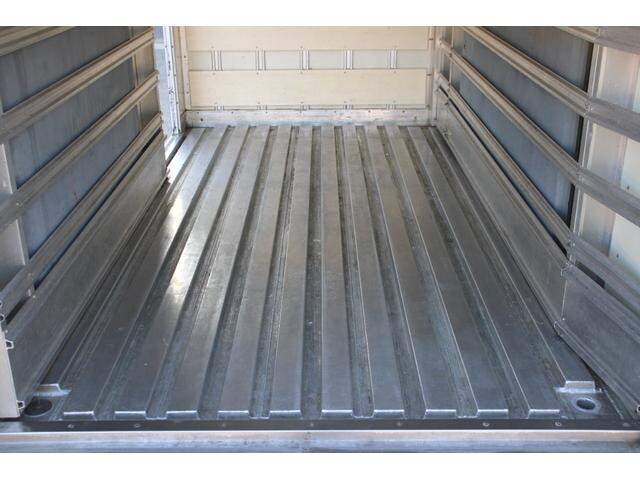 いすゞエルフ冷凍車（冷蔵車）小型（2t・3t）[写真15]