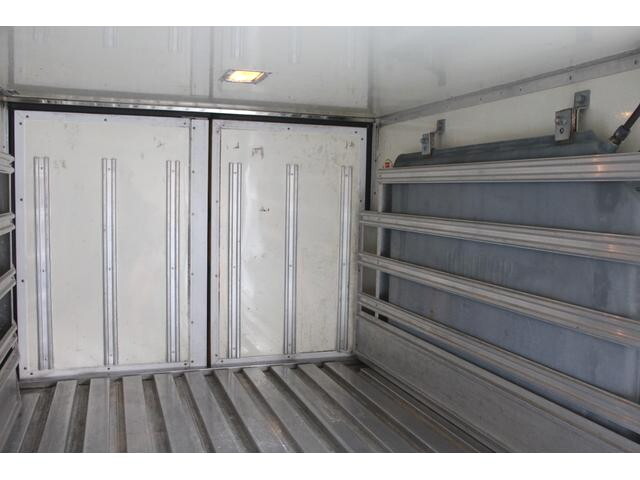 いすゞエルフ冷凍車（冷蔵車）小型（2t・3t）[写真17]