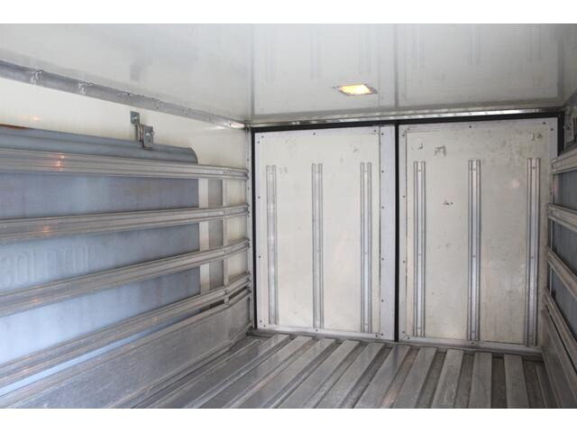 いすゞエルフ冷凍車（冷蔵車）小型（2t・3t）[写真18]