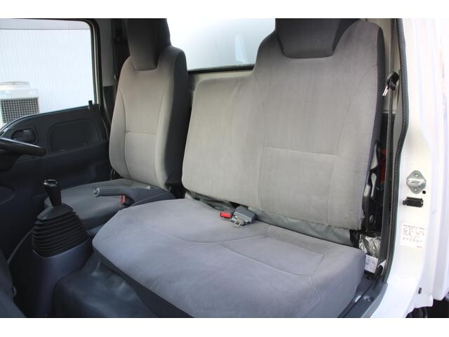 いすゞエルフ冷凍車（冷蔵車）小型（2t・3t）[写真38]