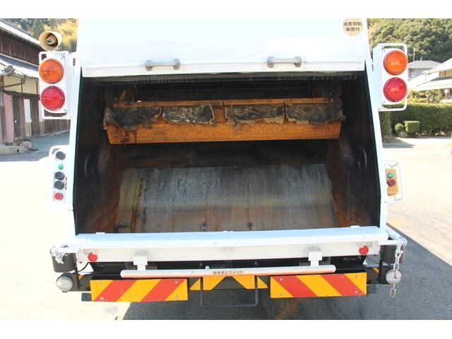 いすゞフォワードパッカー車（塵芥車）増トン（6t・8t）[写真12]