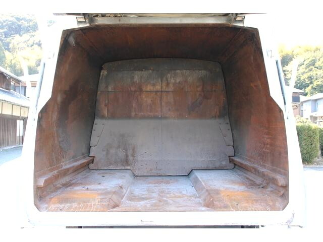 いすゞフォワードパッカー車（塵芥車）増トン（6t・8t）[写真15]