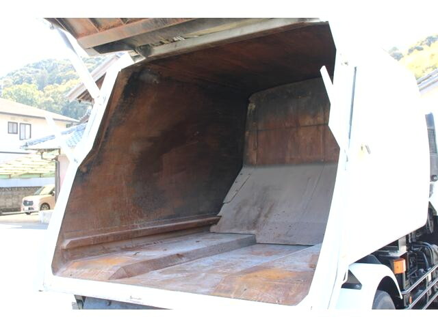 いすゞフォワードパッカー車（塵芥車）増トン（6t・8t）[写真20]