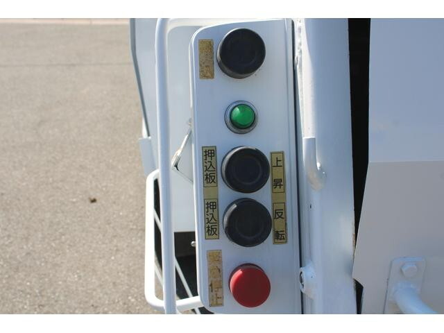 いすゞフォワードパッカー車（塵芥車）増トン（6t・8t）[写真29]