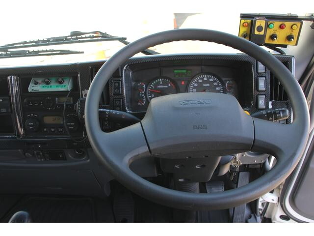 いすゞフォワードパッカー車（塵芥車）増トン（6t・8t）[写真31]