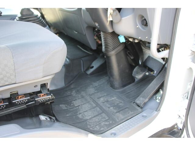 いすゞフォワードパッカー車（塵芥車）増トン（6t・8t）[写真34]