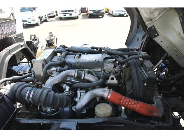 いすゞフォワードパッカー車（塵芥車）増トン（6t・8t）[写真09]