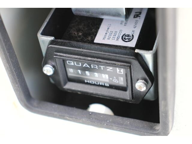 いすゞエルフ穴掘建柱車小型（2t・3t）[写真14]