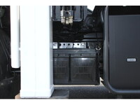 いすゞエルフ穴掘建柱車小型（2t・3t）[写真17]