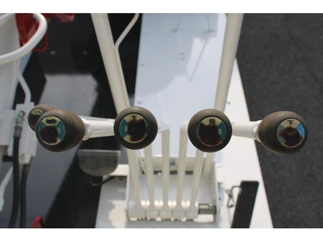 いすゞエルフ穴掘建柱車小型（2t・3t）[写真36]