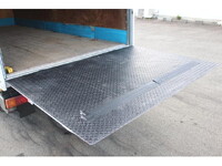 日野デュトロアルミバン小型（2t・3t）[写真16]