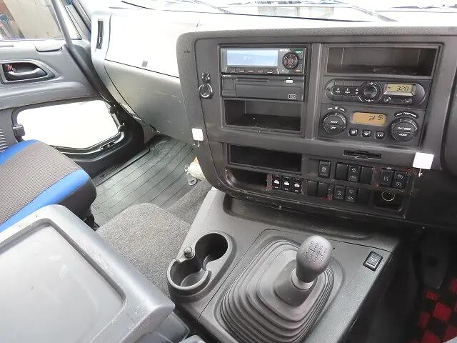 いすゞギガアルミブロック大型（10t）[写真12]