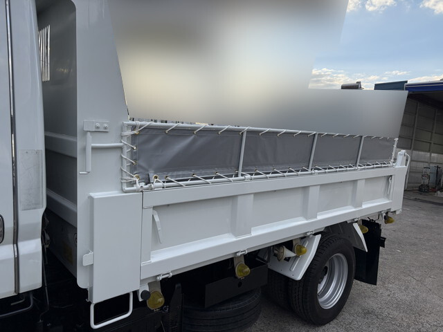 三菱ふそうキャンターダンプ小型（2t・3t）[写真11]