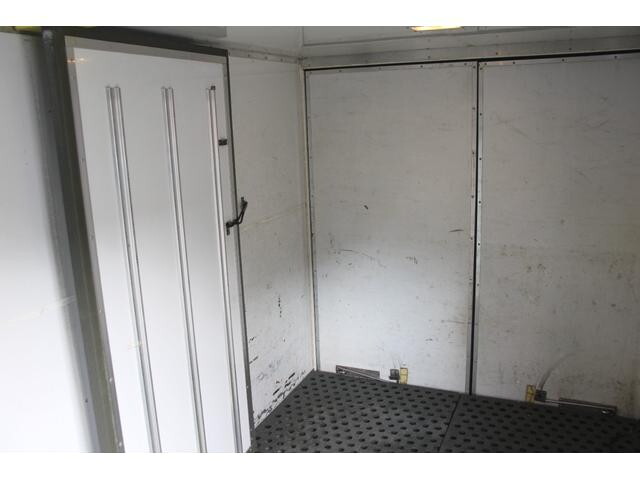 いすゞエルフ冷凍車（冷蔵車）小型（2t・3t）[写真18]