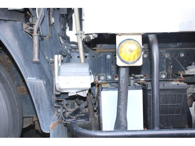 いすゞエルフ冷凍車（冷蔵車）小型（2t・3t）[写真21]