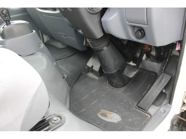 いすゞエルフ冷凍車（冷蔵車）小型（2t・3t）[写真33]