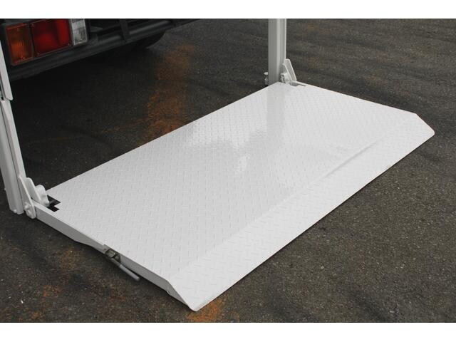 いすゞエルフ平ボディ小型（2t・3t）[写真18]