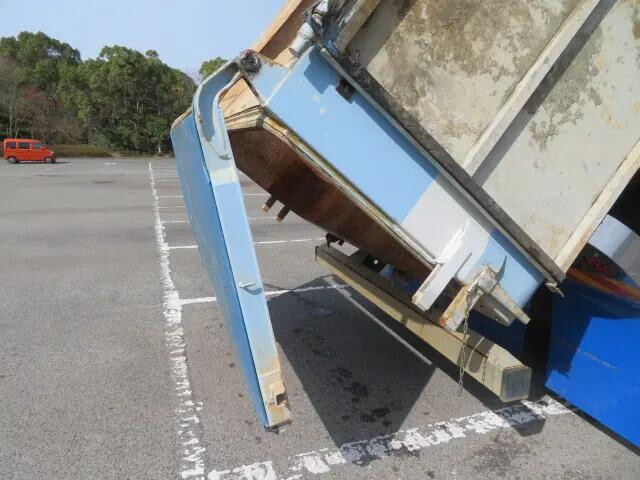 いすゞギガ深ダンプ（土砂禁ダンプ）大型（10t）[写真26]