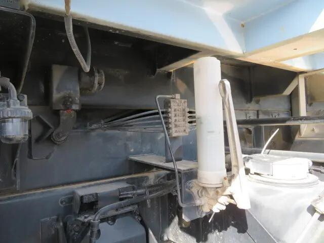 いすゞギガ深ダンプ（土砂禁ダンプ）大型（10t）[写真33]