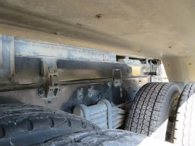 いすゞギガ深ダンプ（土砂禁ダンプ）大型（10t）[写真34]