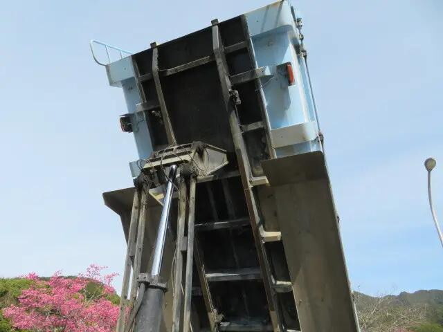 いすゞギガ深ダンプ（土砂禁ダンプ）大型（10t）[写真40]