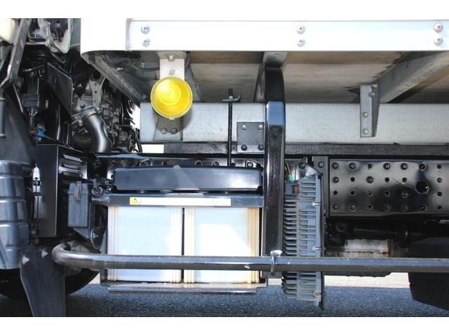 三菱ふそうキャンターアルミバン小型（2t・3t）[写真21]