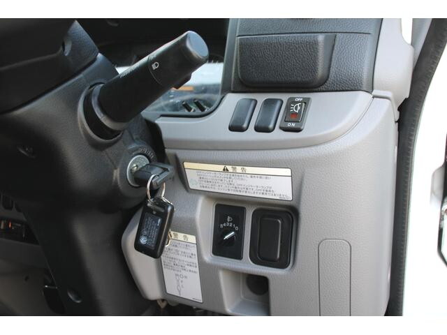 三菱ふそうキャンターアルミバン小型（2t・3t）[写真34]