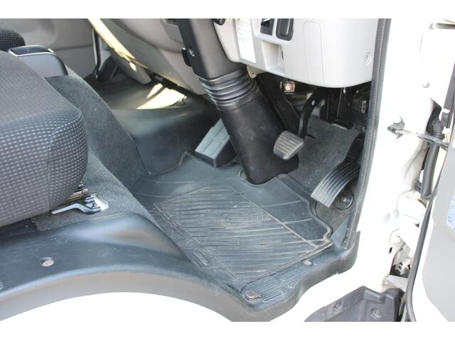 三菱ふそうキャンターアルミバン小型（2t・3t）[写真37]