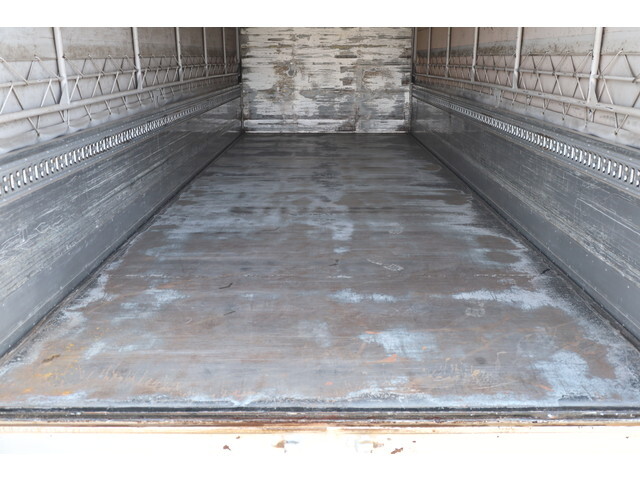 日野レンジャー幌ウイング中型（4t）[写真17]